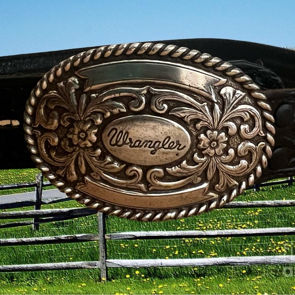 Wrangler Kids Leather Belt w/ Buckle - Picture 2 of 6